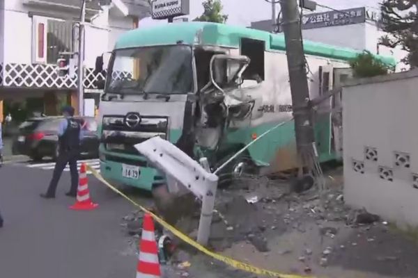 東京都世田谷区で検診車とバイクが交通事故！