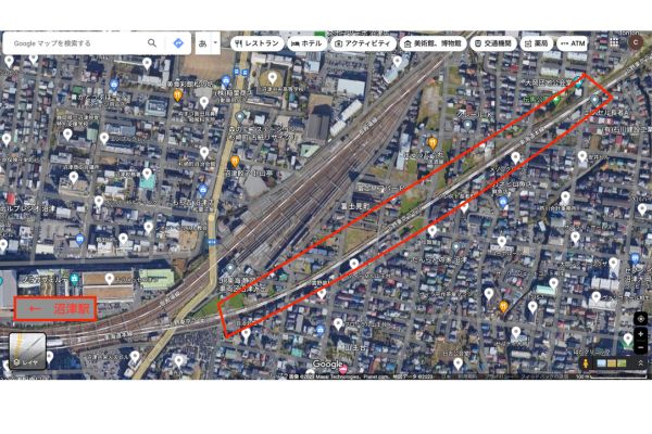 沼津駅周辺は踏切が多く、赤枠で囲んだ区間で犯行に及んだ